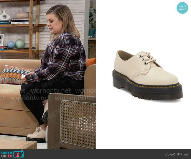 Dr Martens 1461 Quad Platform Derby in Parchment Beige worn by Maxie Jones (Kirsten Storms) on General Hospital