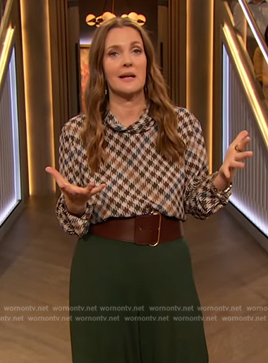 Drew's houndstooth print blouse and pants on The Drew Barrymore Show