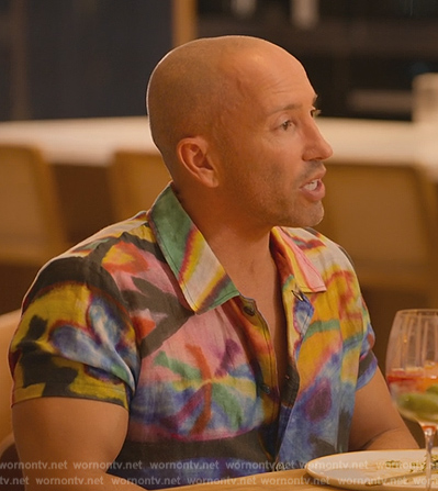 Jason's abstract print shirt on Selling Sunset