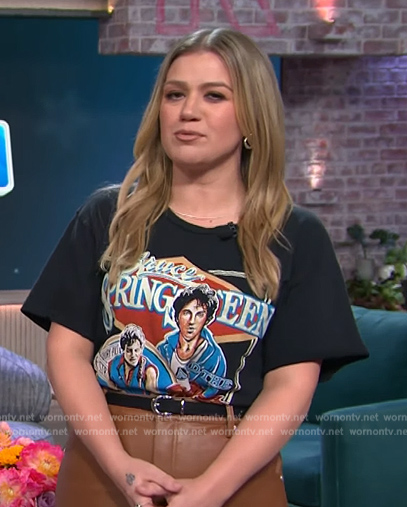 Kelly's Bruce Springsteen graphic tee on The Kelly Clarkson Show