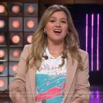 Kelly’s white printed tee on The Kelly Clarkson Show