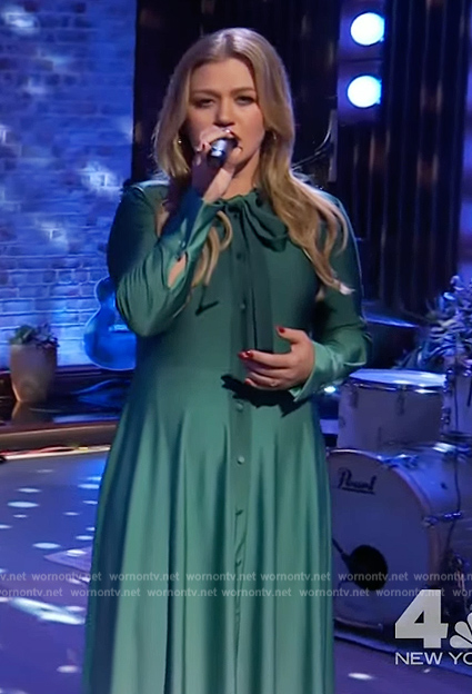 Kelly's green ombre long sleeve dress on The Kelly Clarkson Show