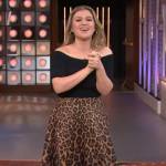 Kelly’s leopard print skirt on The Kelly Clarkson Show