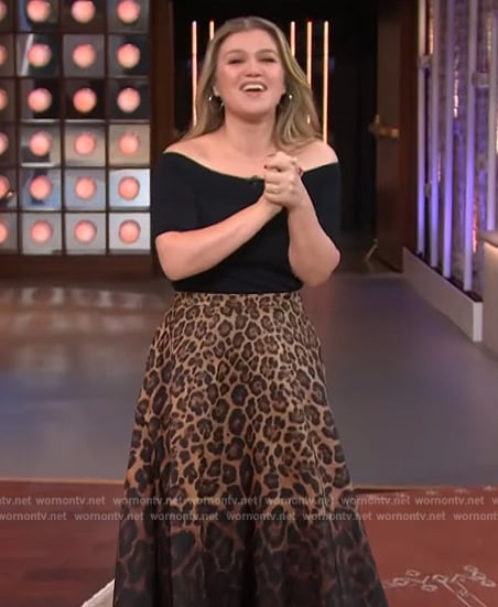 Kelly's leopard print skirt on The Kelly Clarkson Show