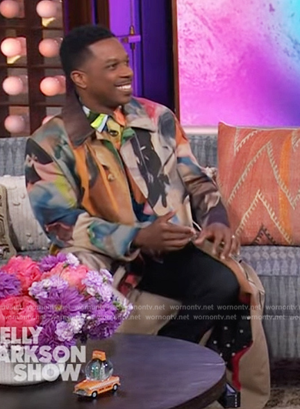 Leslie Odom Jr's printed coat on The Kelly Clarkson Show