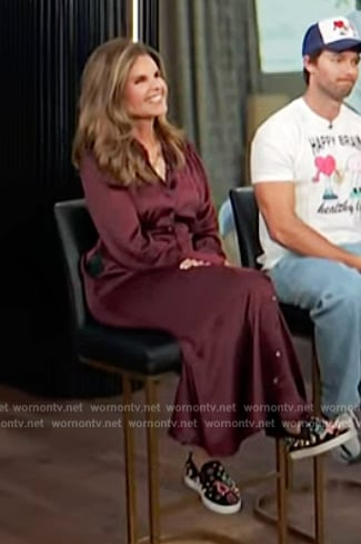 Maria Shriver's burgundy shirtdress on E! News