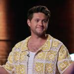 Niall Horan’s yellow and beige crochet shirt on The Voice