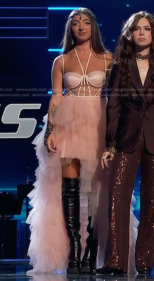 Nini Iris’s pink tiered tulle gown on The Voice