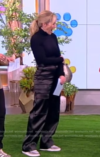 Sara’s black satin cargo pants on The View