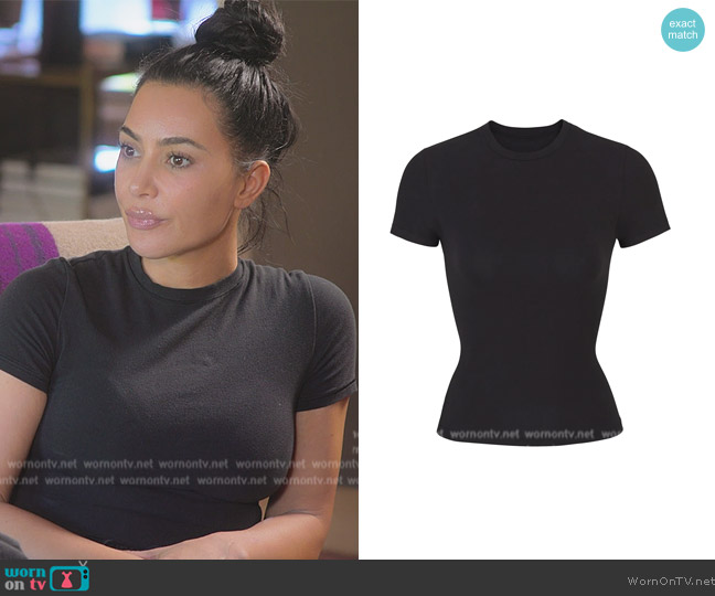 WornOnTV: Kim’s black tee on The Kardashians | Kim Kardashian | Clothes ...