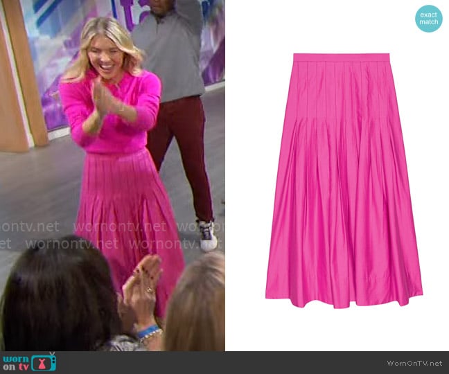 The Great The Rhythm Skirt in Fuchsia worn by Amanda Kloots on The Talk