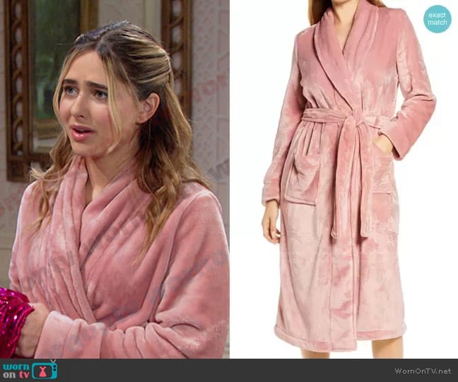 Nordstrom Bliss Plush Robe worn by Holly Jonas (Ashley Puzemis) on Days of our Lives