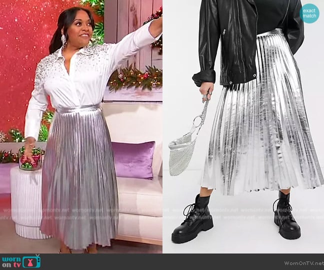 Topshop Faux leather pleated midi skirt in silver worn by Sherri Shepherd on Sherri