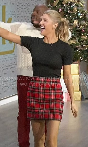 Amanda’s black t-shirt and red tartan skirt on The Talk