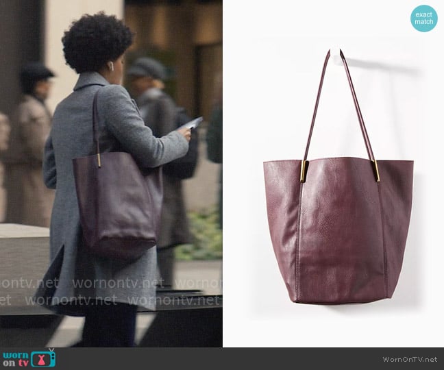 Anthropologie The Large Akimbo Tote Bag worn by Nella Rogers (Sinclair Daniel) on The Other Black Girl