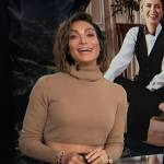 Courtney Lopez’s cropped turtleneck sweater on E! News