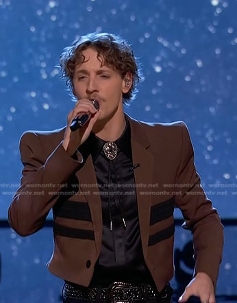 Bias's brown cropped blazer on The Voice