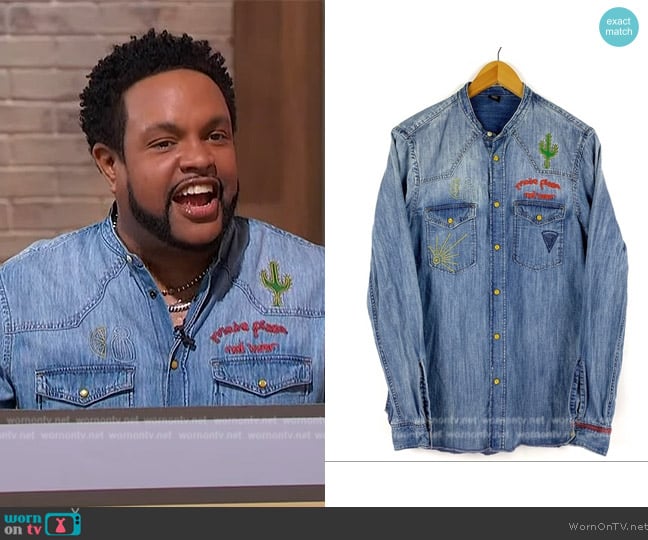 H&M Make Pizza Not War Embroidered Denim Top worn by Jawn Murray on Sherri