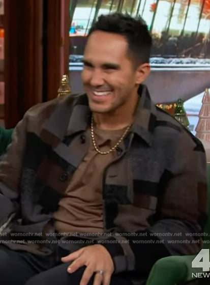 Carlos PenaVega’s gray abstract jacket on The Kelly Clarkson Show