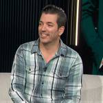 Jonathan Scott’s plaid shirt on E! News