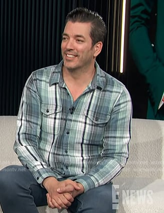 Jonathan Scott’s plaid shirt on E! News