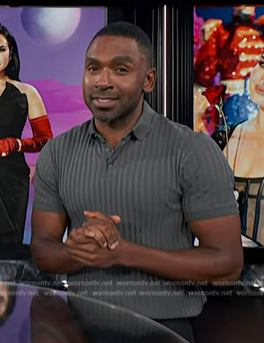 Justin’s gray ribbed polo on E! News