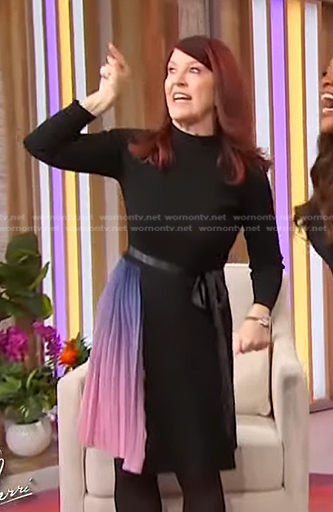 Kate Flannery's black ombre pleated dress on Sherri