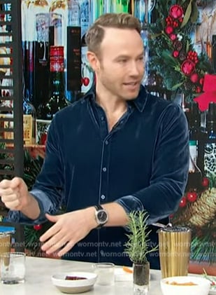 Paul Zahn's blue velvet shirt on Access Hollywood