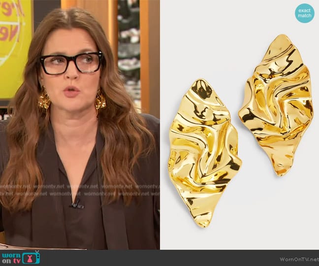 Alexis Bittar Crumpled Gold Large Post Earrings worn by Drew Barrymore on The Drew Barrymore Show