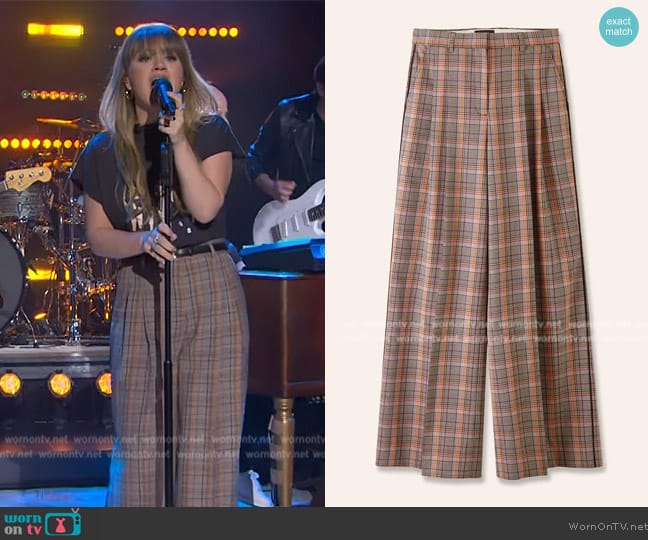 Me + Em Multi Check Pleat Front Man Pant worn by Kelly Clarkson on The Kelly Clarkson Show