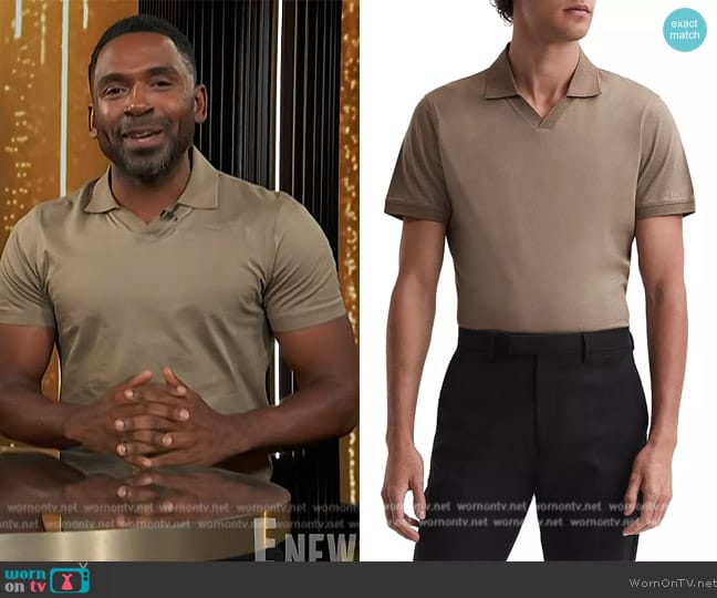 Reiss Leeds V-neck slim-fit cotton T-shirt worn by Justin Sylvester on E! News