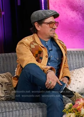 Adrian Quesada's patterned jacket on The Kelly Clarkson Show