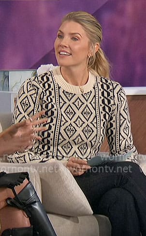 Amanda's geometric print sweater on The Talk