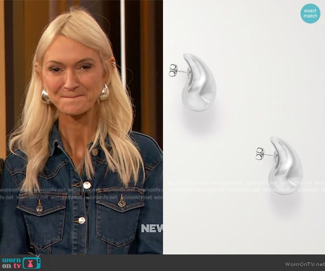 Bottega Veneta Silver earrings worn by Zanna Roberts on The Drew Barrymore Show