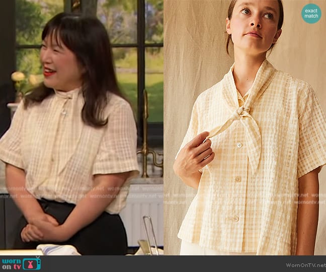 Caron Callahan Wesley Shirt worn by Hetty Lui on The Drew Barrymore Show