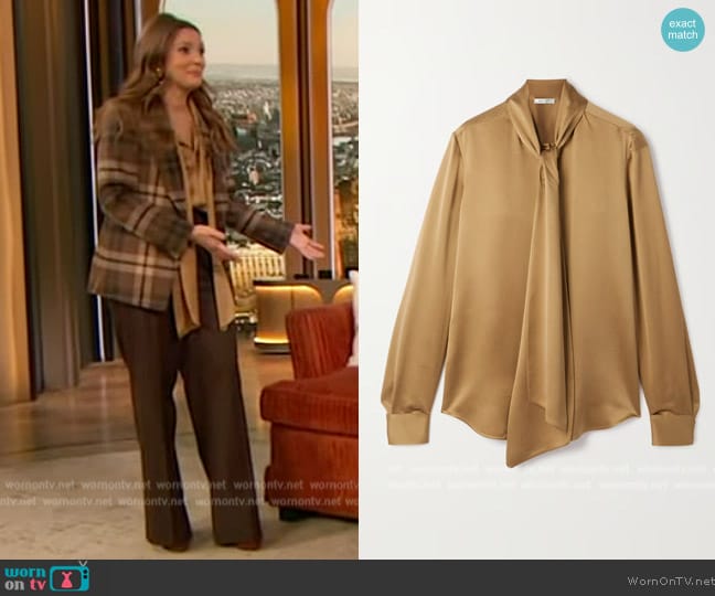 Chloe + Atelier Jolie tie-neck hammered silk-satin blouse worn by Drew Barrymore on The Drew Barrymore Show