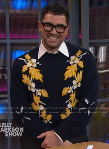 Dan Levy's floral print sweater on The Kelly Clarkson Show