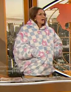 Drew's fleece sherpa blanket on The Drew Barrymore Show