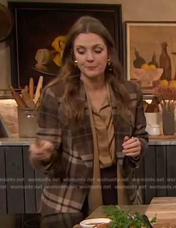 Drew's brown plaid blazer and tie neck blouse on The Drew Barrymore Show