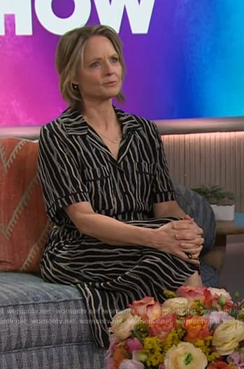 Jodie Foster’s black printed shirtdress on The Kelly Clarkson Show