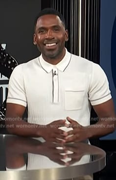 Justin’s white contrast polo on E! News