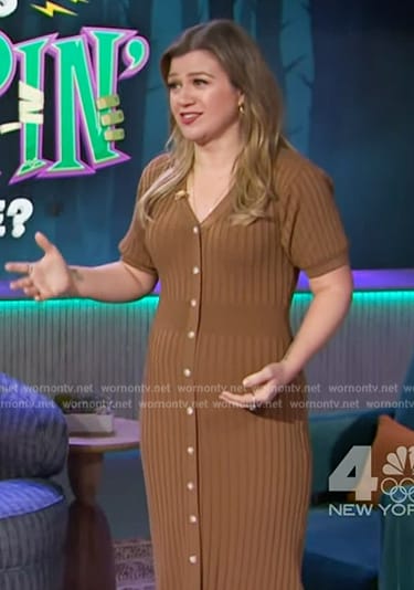 Kelly’s brown ribbed button front dress on The Kelly Clarkson Show