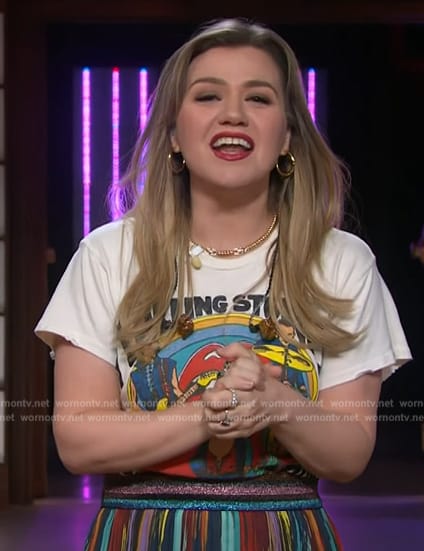 Kelly’s rolling stone graphic tee on The Kelly Clarkson Show