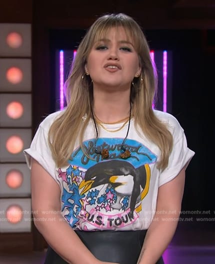 Kelly’s fleetwood mac graphic tee on The Kelly Clarkson Show