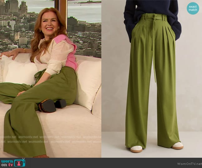 Me + Em High-Waisted Multi Pleat Pant + Belt worn by Isla Fisher on The Drew Barrymore Show