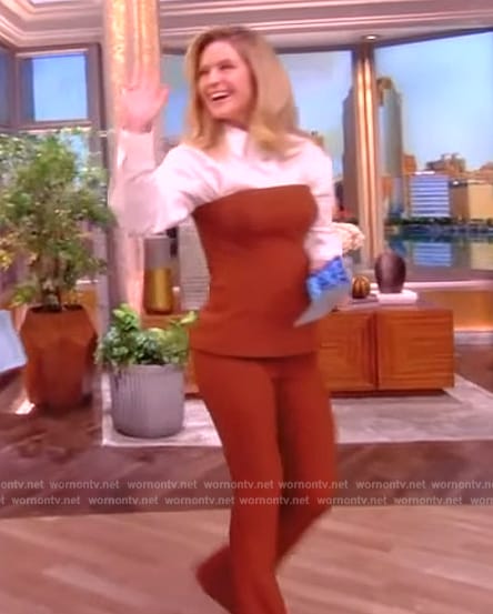 Sara’s strapless top and pants on The View