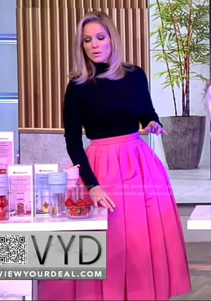 Sara's pink midi skirt on The View