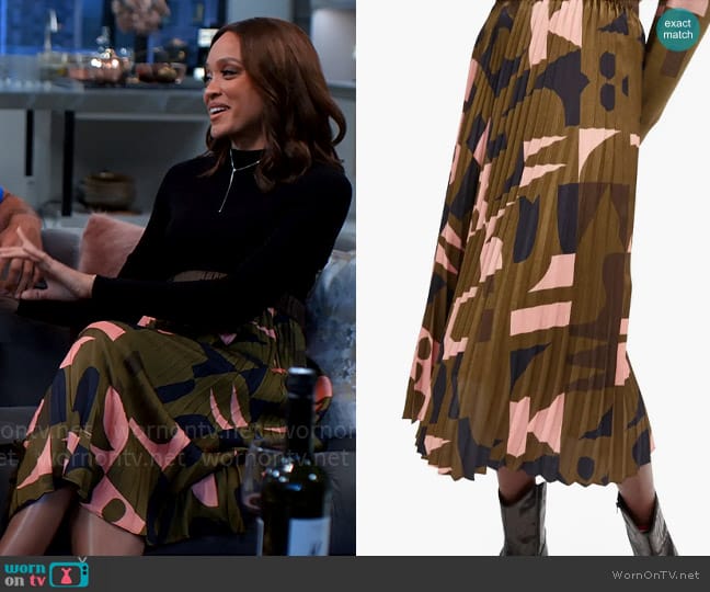 Scotch & Soda Abstract Pleat Satin Midi Skirt worn by Penelope (Stal Stowers) on Tyler Perrys Sistas