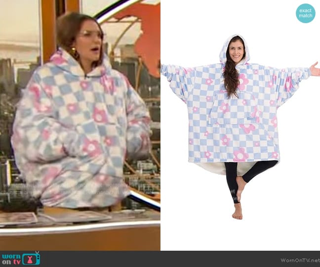 The Comfy Oversized Microfiber & Sherpa Wearable Blanket worn by Drew Barrymore on The Drew Barrymore Show