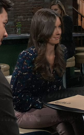 Willow’s blue printed v-neck top on General Hospital